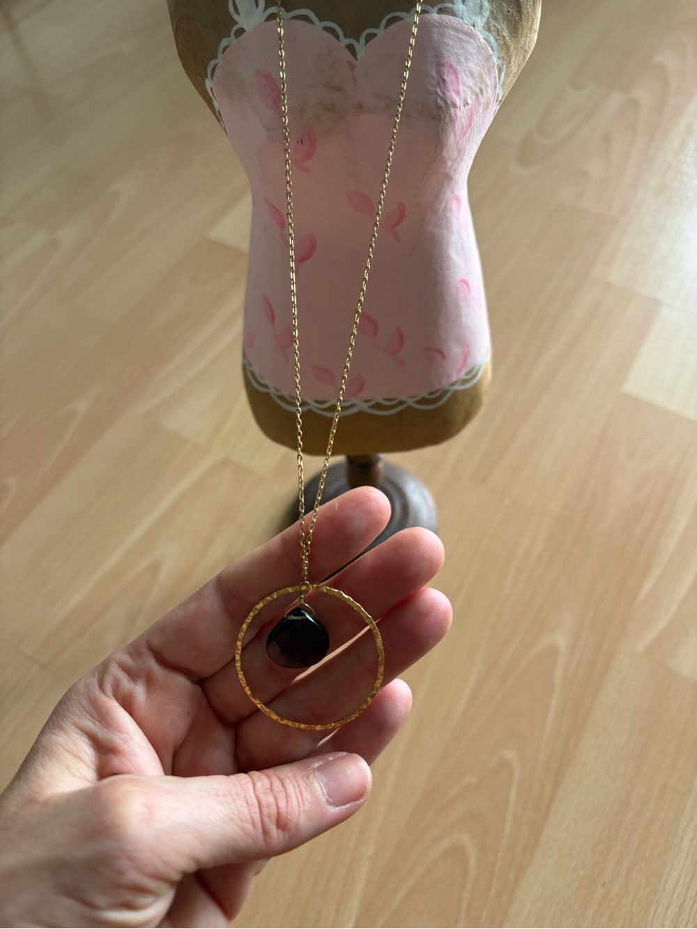 Gold Circle Pendant Necklace with Brown Stone